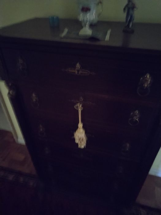 Móvel antigo em ótimo estado