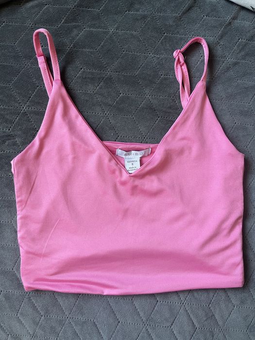 Różowy top na ramiączkach