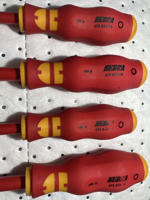 Narzedzia izolowane dla elektrykow