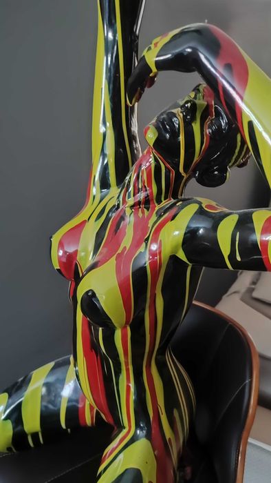 Figura feminina em pose artística