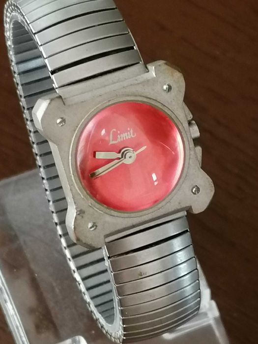 Ciekawy damski zegarek z bransoletką Limit