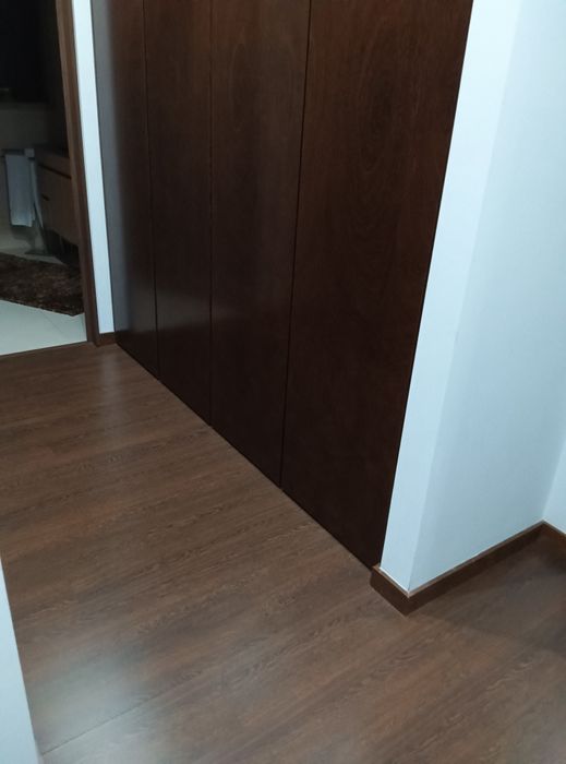 Aplicação de chão flutuante vinil