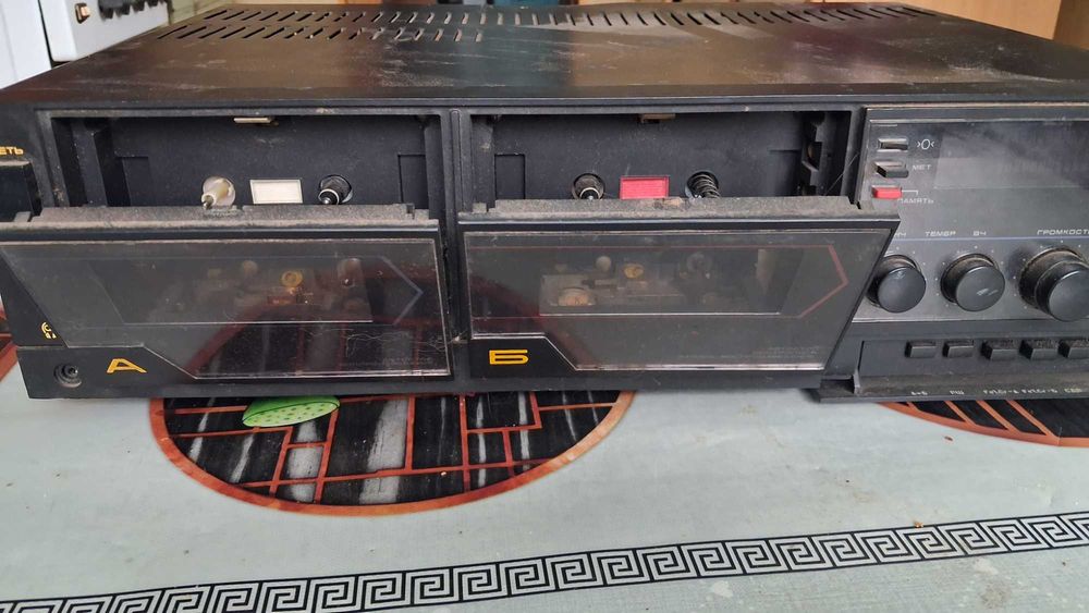 двух касетный магнитофон маяк и Видео магнитофон самсунг электроника