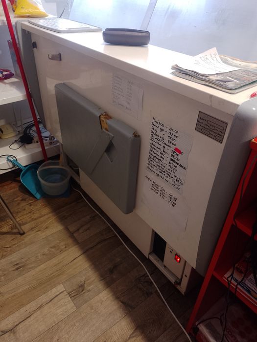 Холодильне обладнання,місце продавця