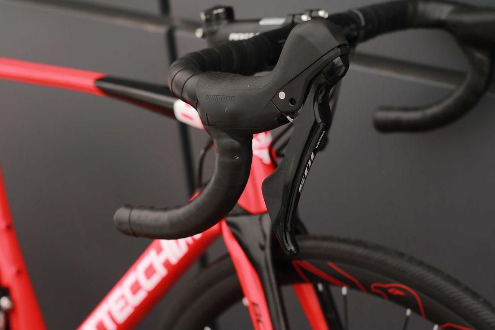 Bottecchia 8avio карбоновий шосейний велосипед Shimano 105