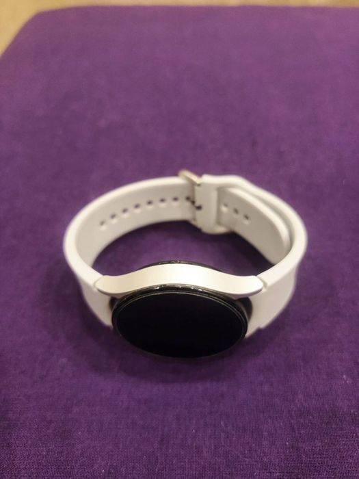Продам Смарт годинник Samsung Galaxy watch 4, White/Silver. Новые!