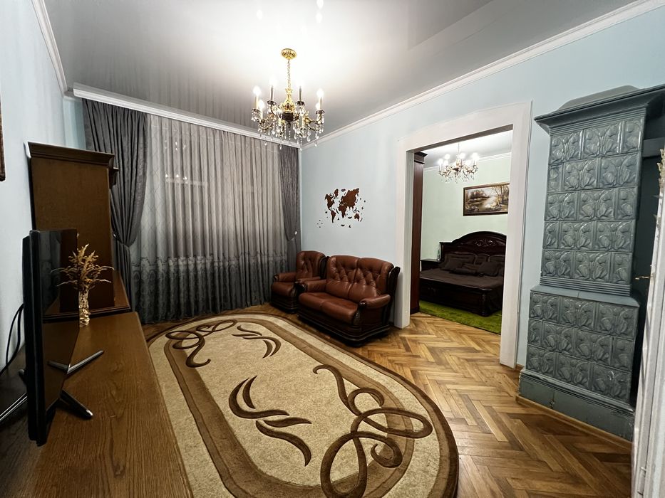 Здається на довготривалий термін квартира в центрі міста.