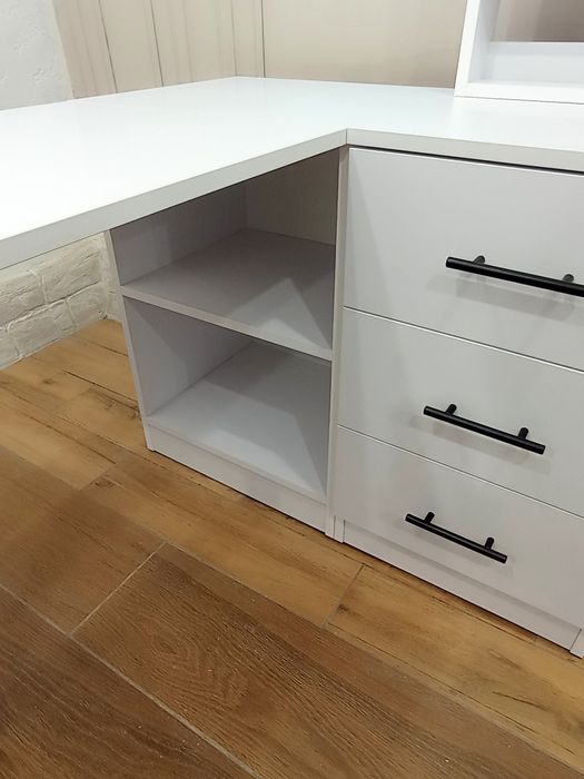 Манікюрний розкладний стіл, стіл для манікюру кутовий.