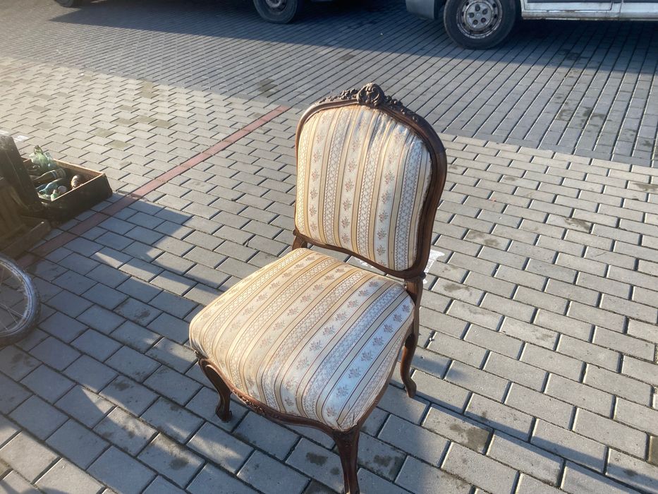 Krzesło starodawne
