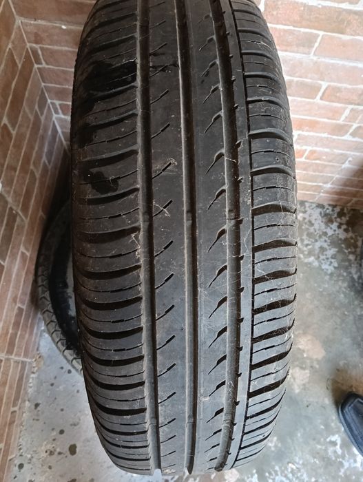 Pneus automóvel usados