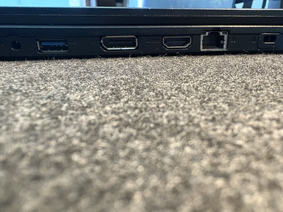 Portátil Fujitsu Lifebook E558 em bom estado de funcionamento.