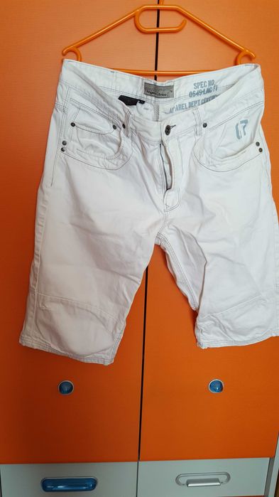 krótkie spodenki z białego  dżinsu rozmiar 54