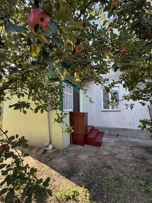 Продам земельну ділянку з будинком