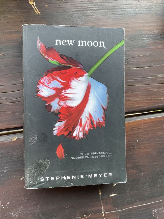 New Moon Stephenie Meyer