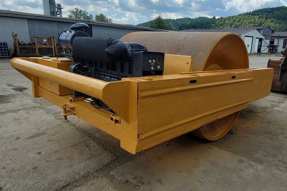 Walec ciągany. 14 ton. silnik Deutz.