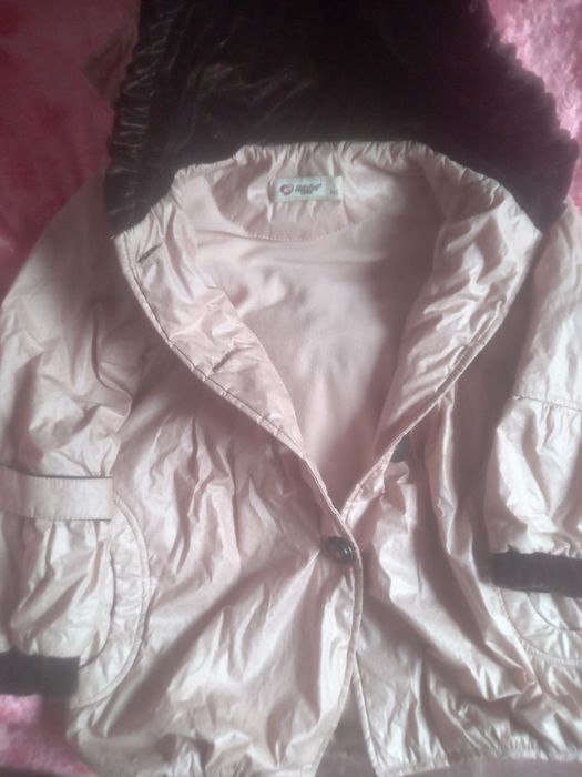 Пальто на девочку отдам