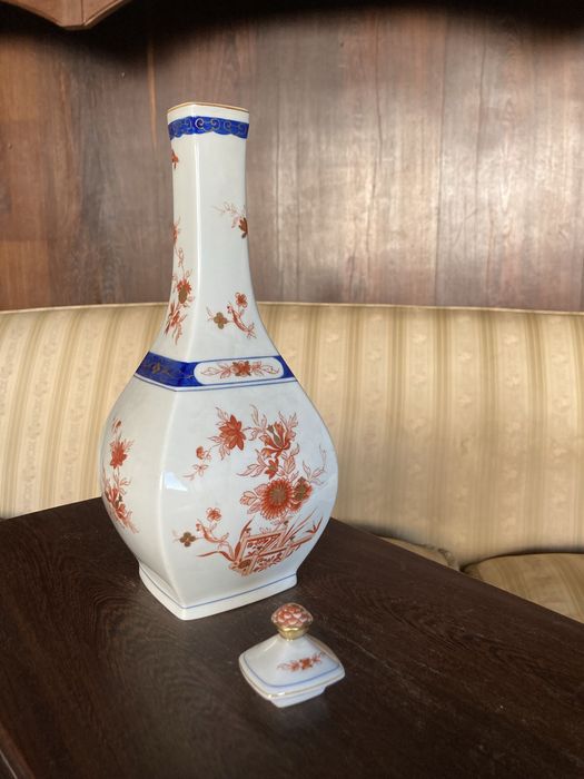 Várias peças de porcelana fina