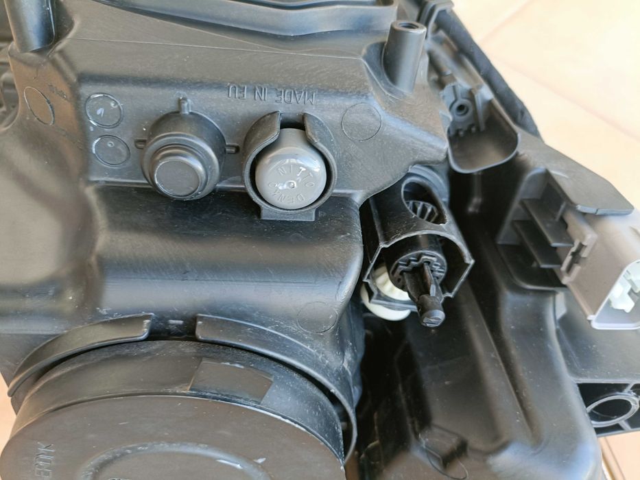 Óptica (esquerda) Toyota Auris 2017(_E18_)