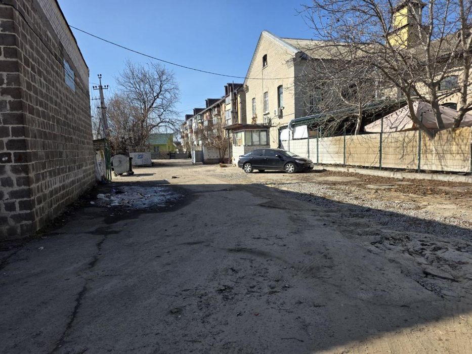 Оренда паркомісць, території під контейнер (склад) вул. Ярослава Мудрого, 2
