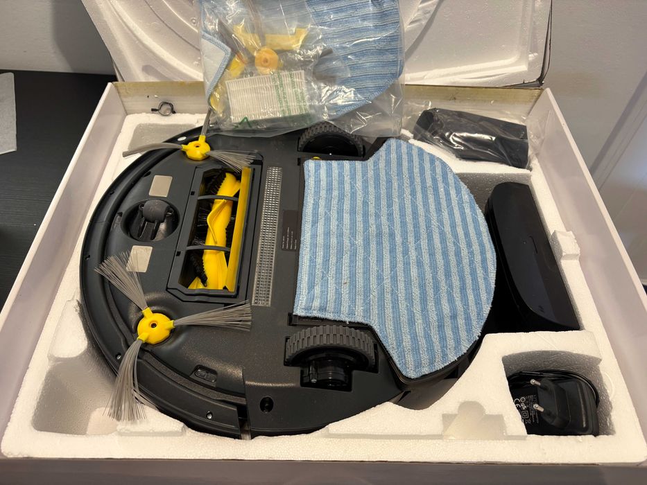 Aspirador robô Electrolux B6009 como novo