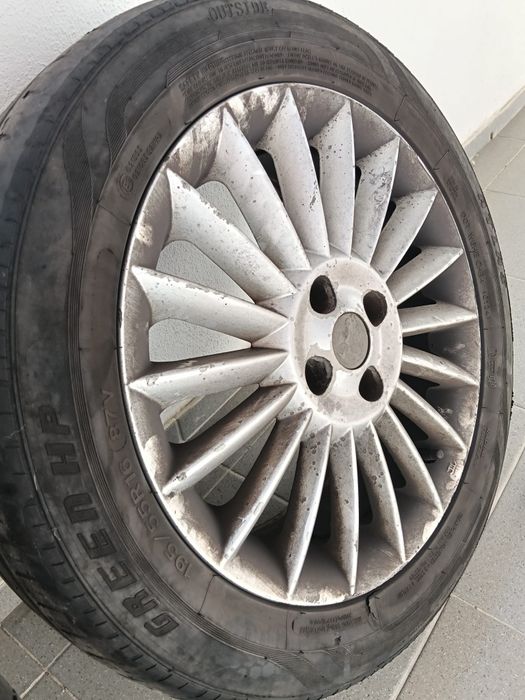 Pneus Usados com jantes e parafusos 195/55R16