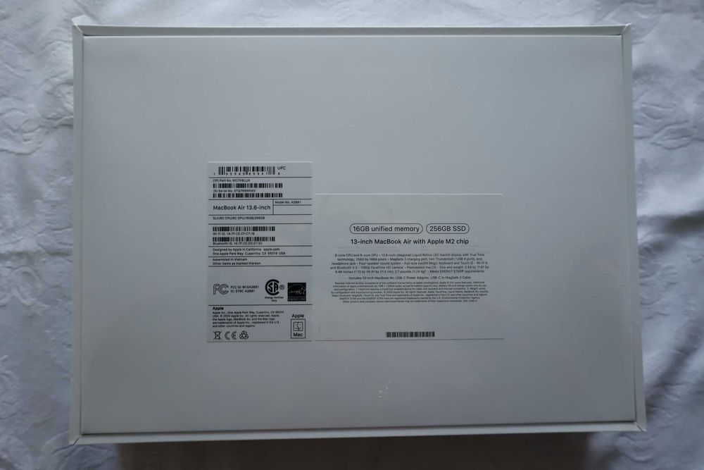 apple macbook air 13 M2   16GB RAM / 256GB SSD A2681 MC7V4LL/A