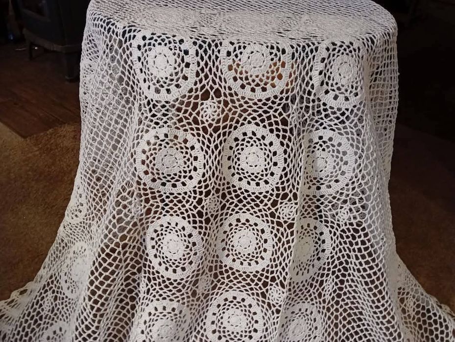 Obrus duży szydełko 150x220 cm
