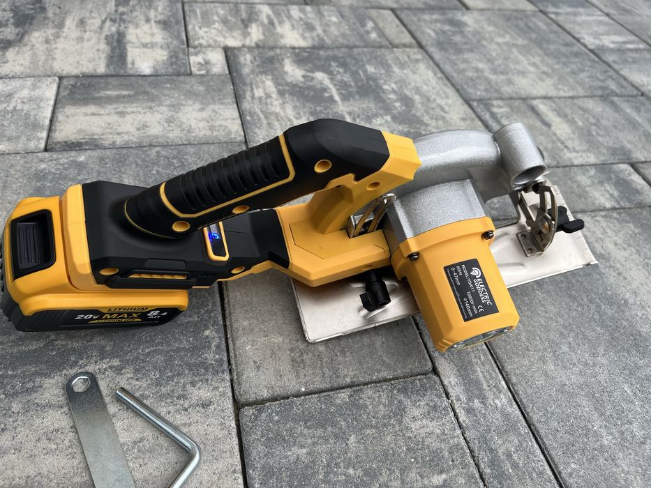 Pila przecinarka  do bateri dewalt