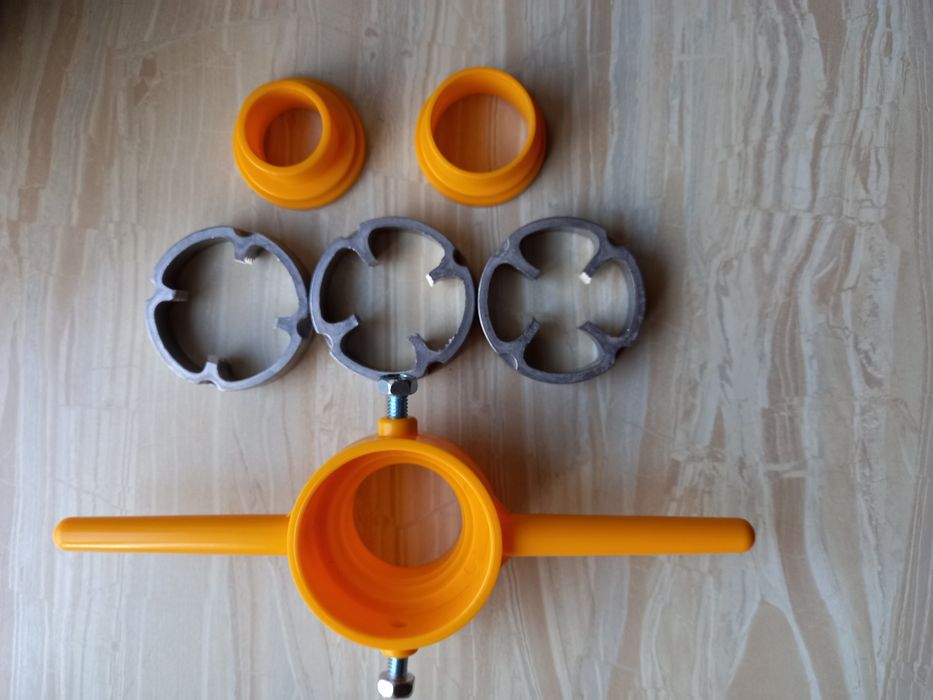 Плашка ,лєрка  мітчик  для пластикових труб