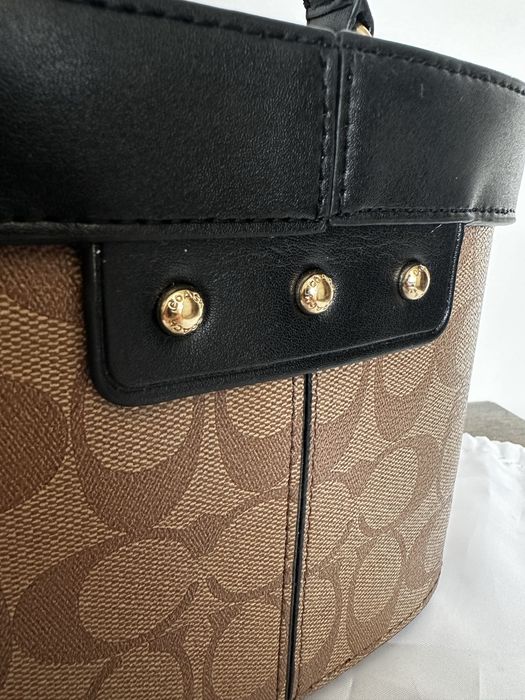 Трендова сумочка Coach