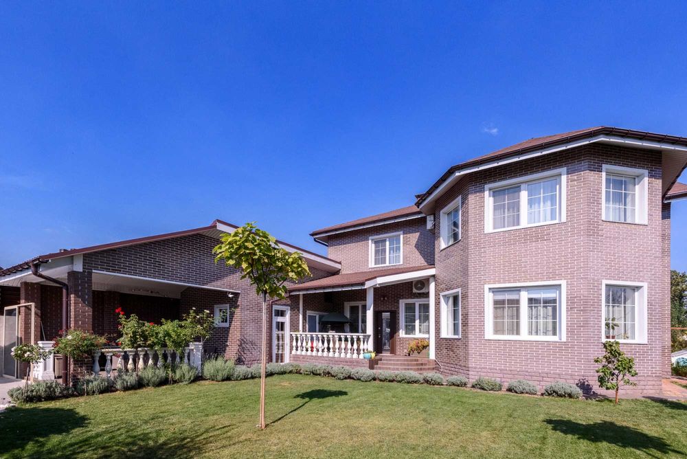 Без%Розкішний будинок з ремонтом,10 соток,басейн,баня.Гатне/Крюківщина