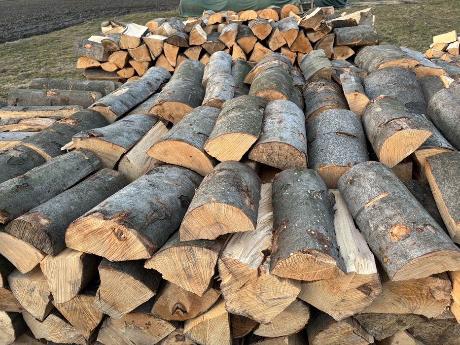 Drewno BUKOWE  Kominkowe  ukladane na samochodzie