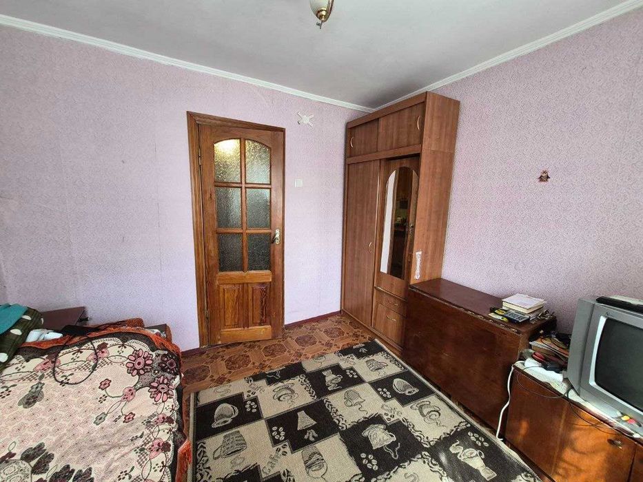 43136 ІД 2к Гречани в гуртожитку 33 кв.м.