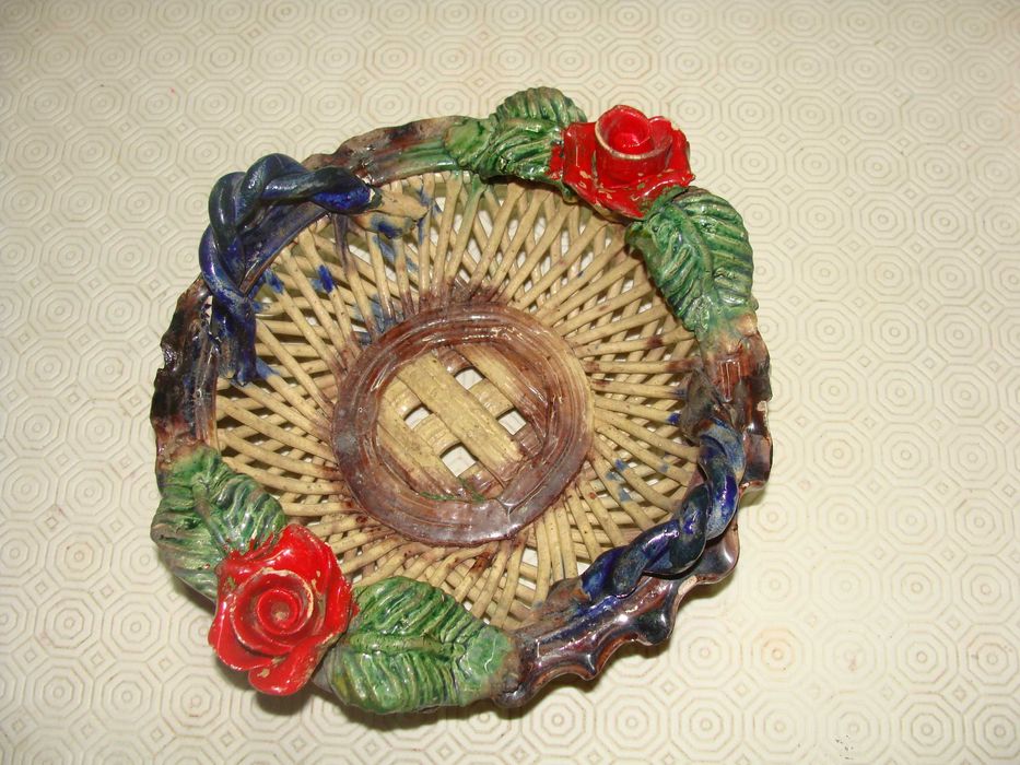 Cesta Antiga com Rosas