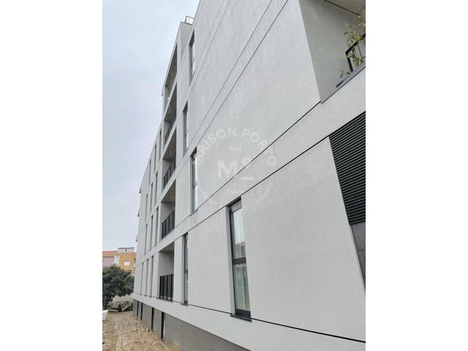 Apartamento T3 com Suite, Varanda com churrasqueira e Box de Garage...