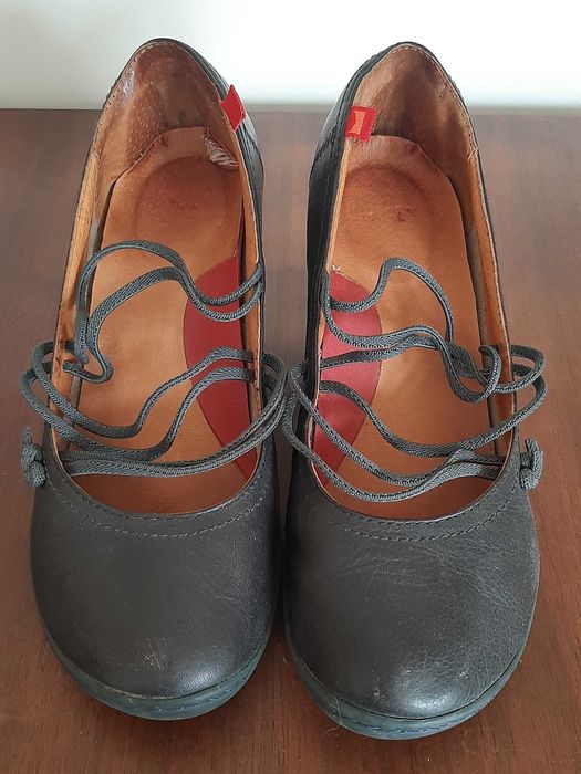 Sapatos de pele com salto pretos marca CAMPER n.º 36