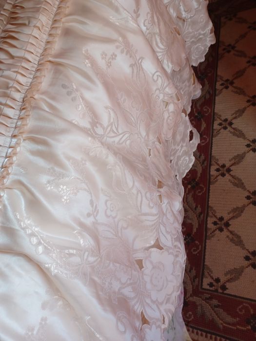 Colcha de casal em cetim, rosa,com folhos