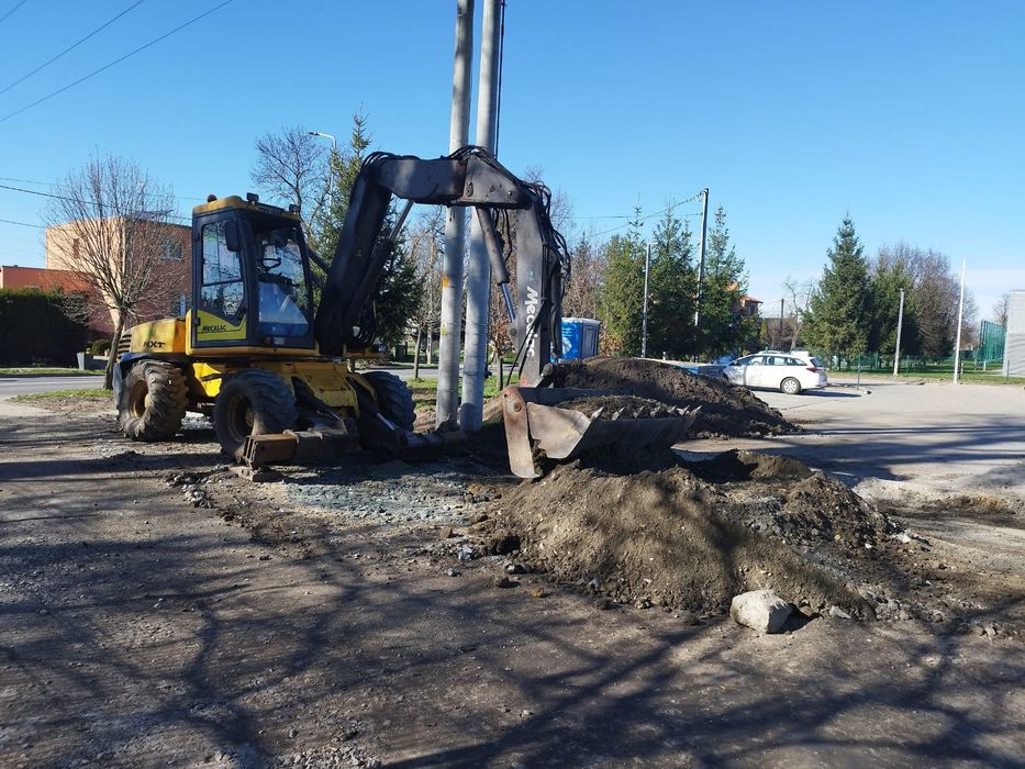 Usługi koparko ładowarki mecalac