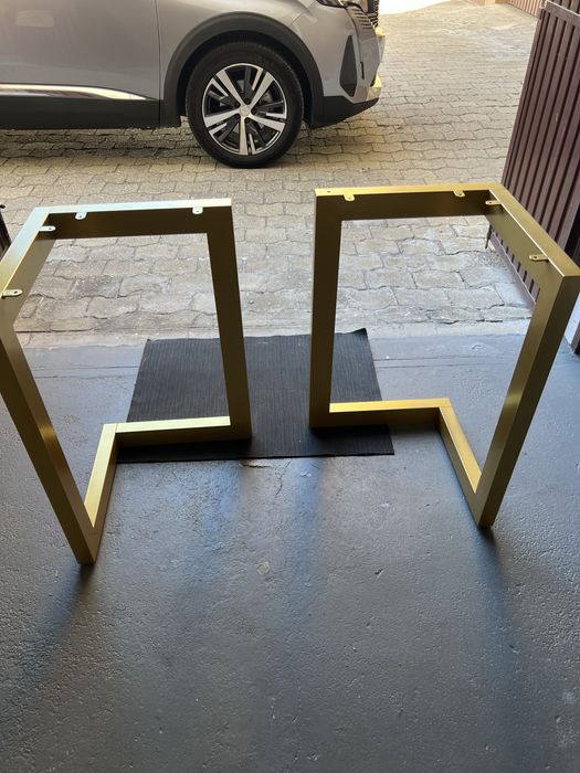 Mesa, com varias utilidades