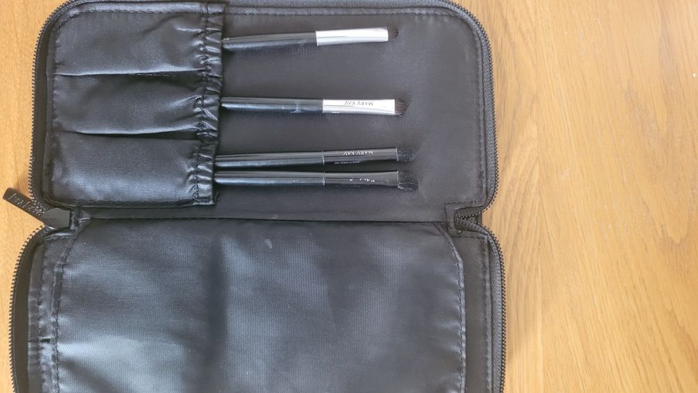 Mary Kay zestaw pędzli z etui
