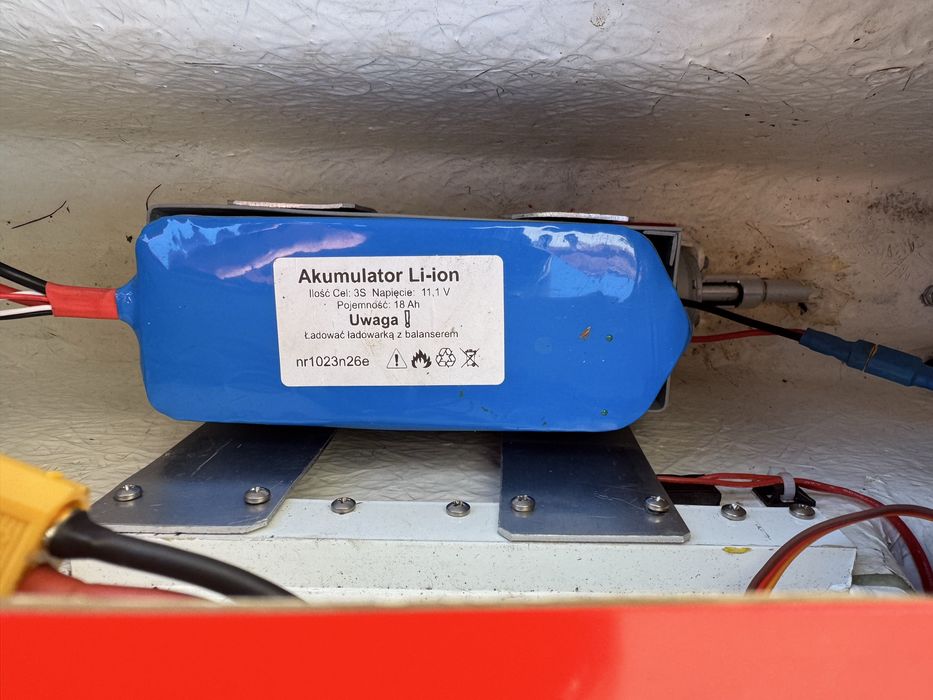 Łódka zanętowa 2x18Ah