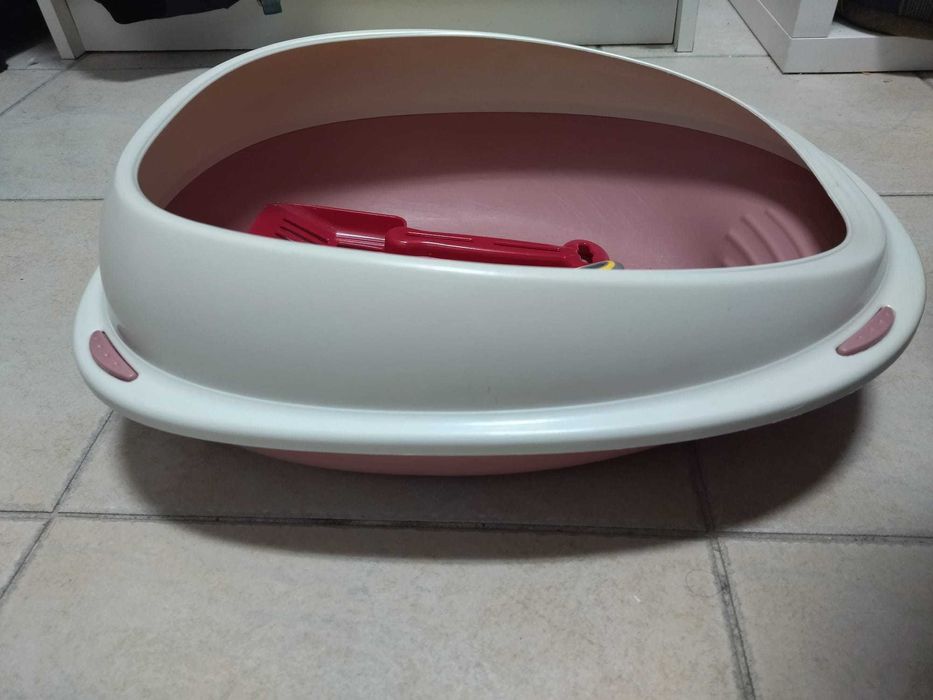 Conjunto caixa de transporte, caixa de areia, pá para areia e escova