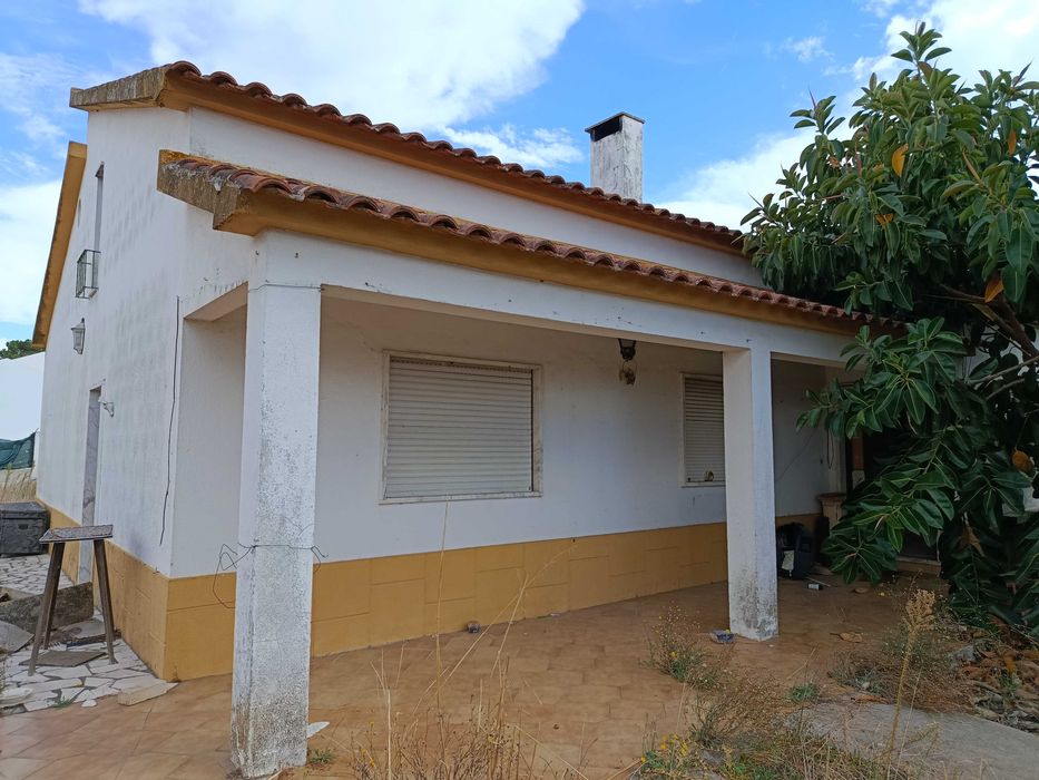 Moradia isolada com piscina em Azeitão terreno com 1863 m2