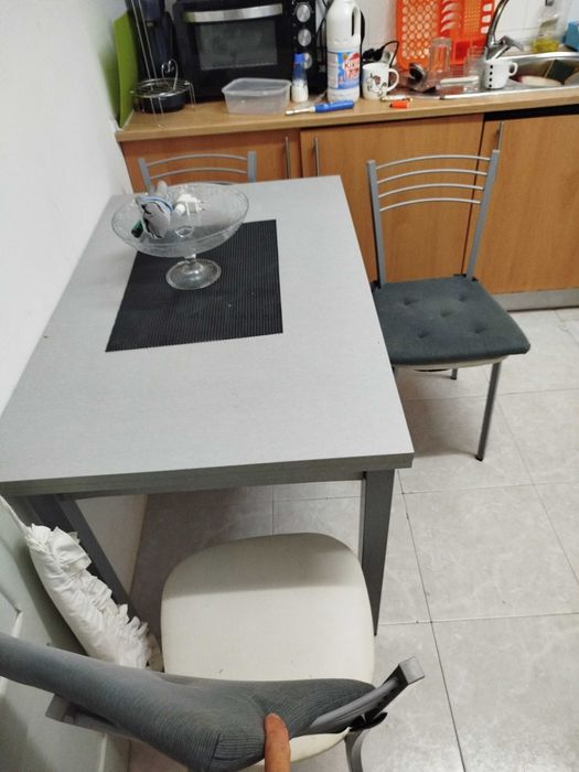Mesa com cadeira 4 cadeiras