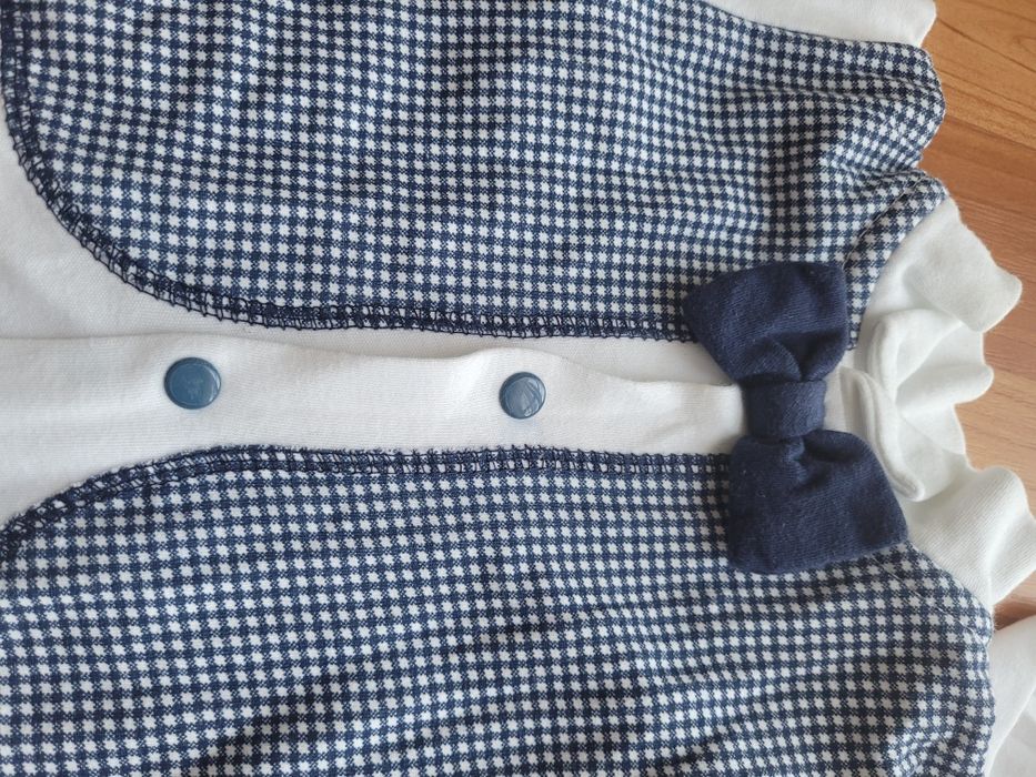 Elegancki pajacyk z muchą dla chłopca bawełniany na chrzest rozmiar 74