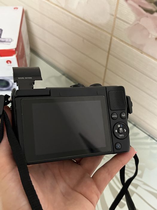 фотоапарат  canon eos m100