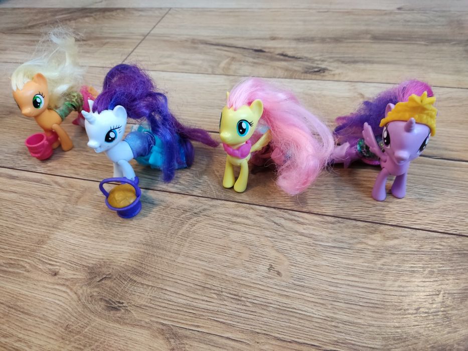 Hasbro zestaw koników pony