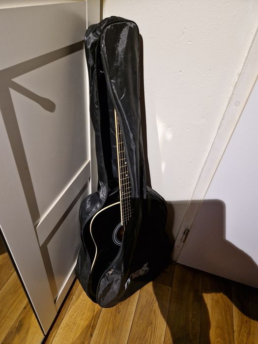 Czarna gitara,akustyczna nowa