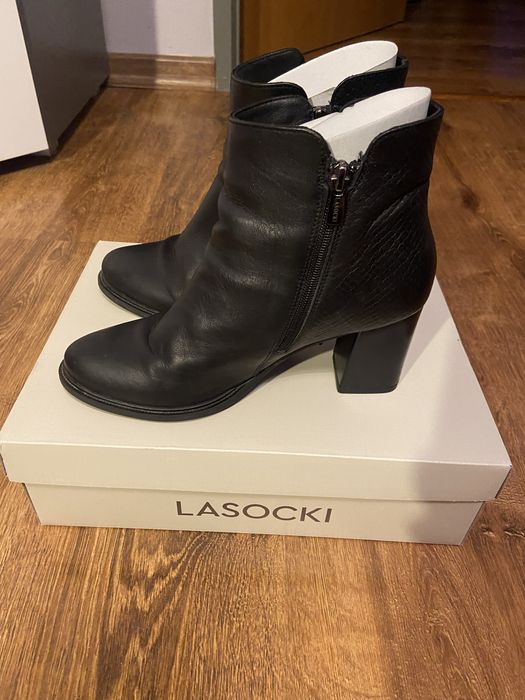 Czarne skórzane botki na obcasie Lasocki 37 viral jesień