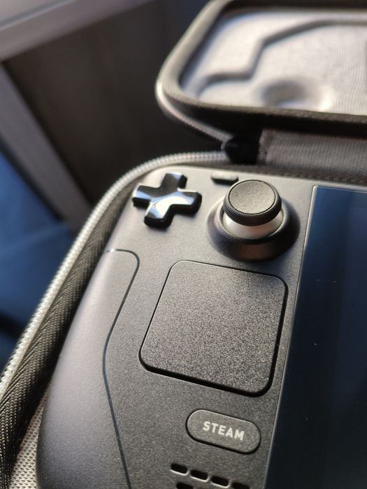 Steam Deck LCD 256 em perfeito estado (incluí já película aplicada com uma extra nova)